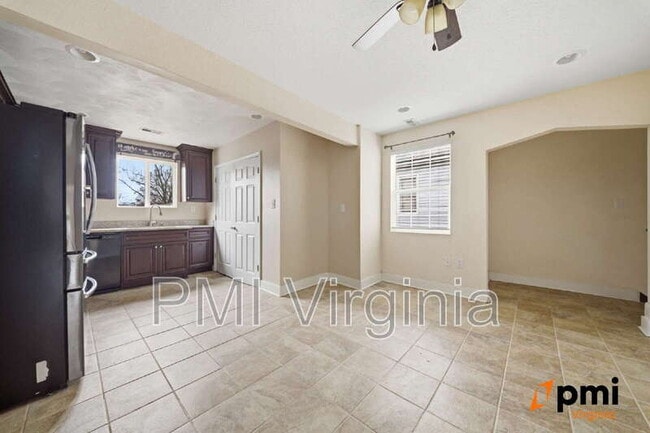 Photo - 324 W 36th St