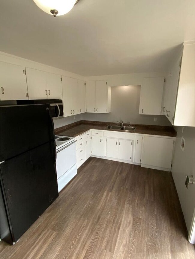 Photo - Mid Tacoma duplex 2bd 1 bath w/ 1 car garage