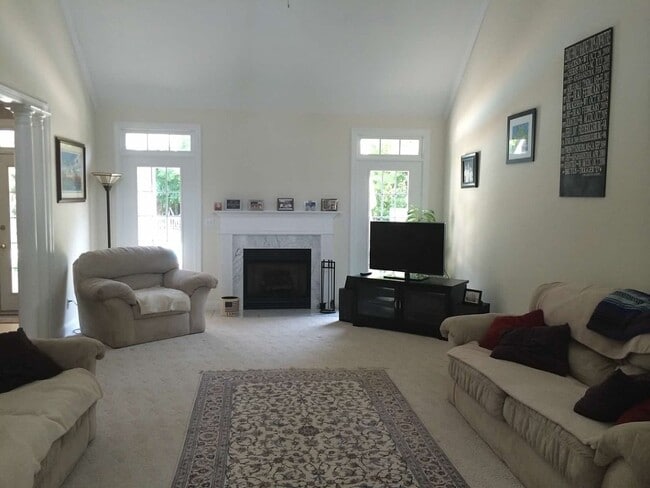 Photo - 4 Bedroom Rental with Saltwater Pool in Taberna