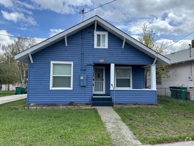 Building Photo - 1670 Portland St Rental