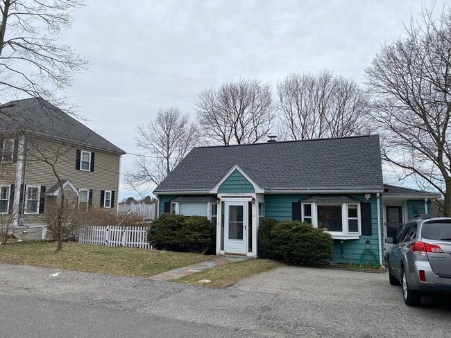 Building Photo - 11 Woodbury St