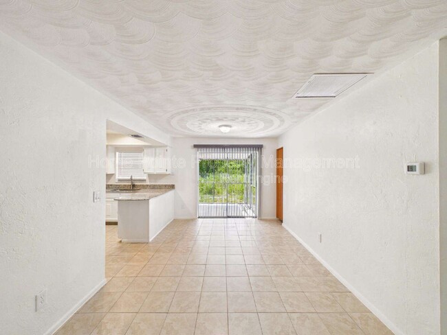 Photo - 18543 Iris Rd