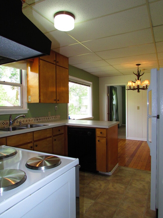 Photo - Beautiful Home with a Garage and Partially Fenced Yard