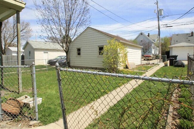 Photo - 1222 S 74th St Unit LOWER