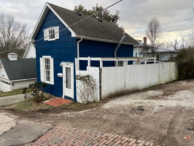 Photo - 146 E State St