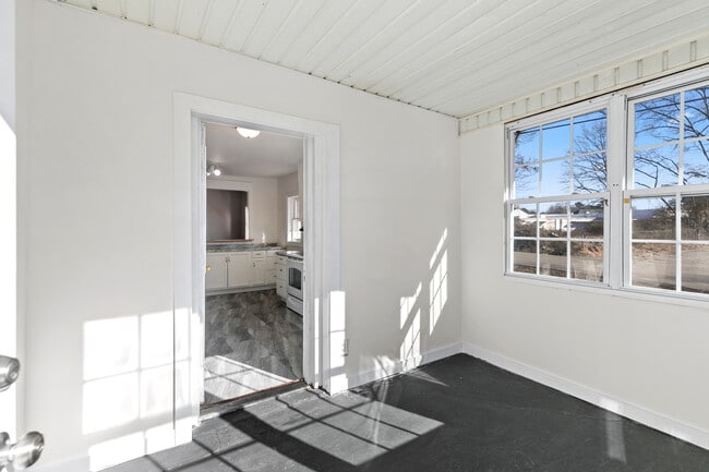 Photo - 128 Grandview Dr