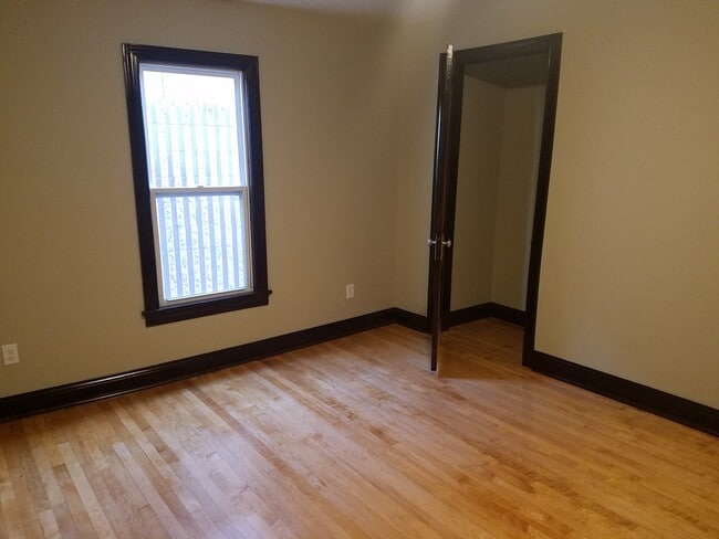 2919 Portland Ave Unit B - Room