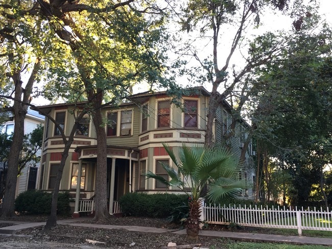 Building Photo - 125 Adams St