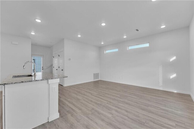 Photo - 960 Illinois Ave