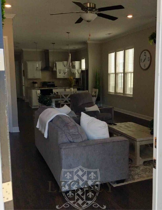 Photo - 708 Goswell Dr