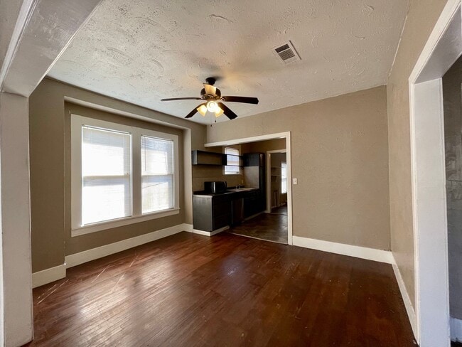 Photo - 725 Highland Dr