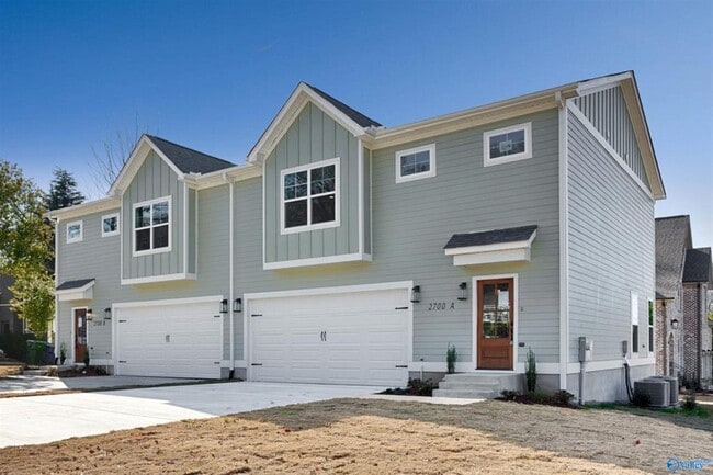 Building Photo - 2700 Woodview Dr SE Rental