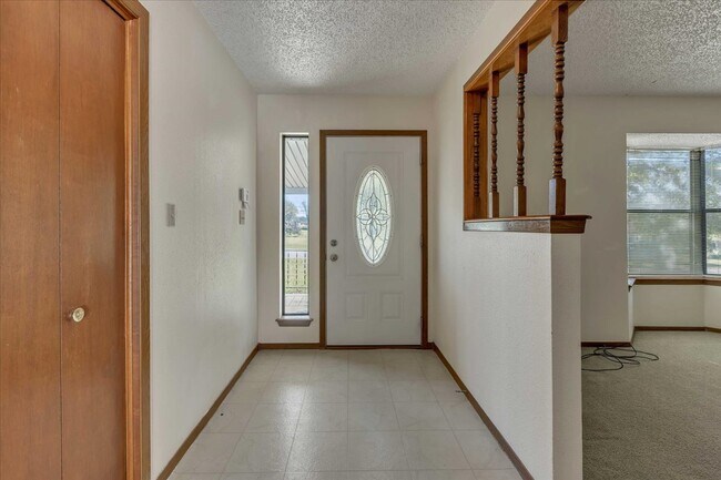 Photo - 8929 NE 52nd St