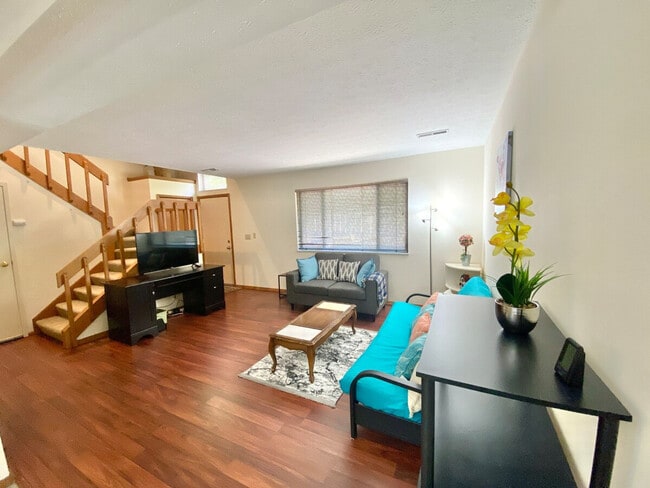 Photo - 1469 Rydalmount Rd Unidad ID1061219P