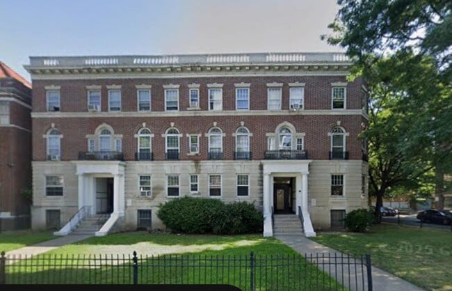 Photo - 928 Asylum Ave