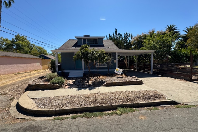 Building Photo - Spacious Colonial Heights Bungalow Rental