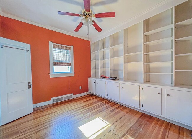 Photo - 709 E 5th St