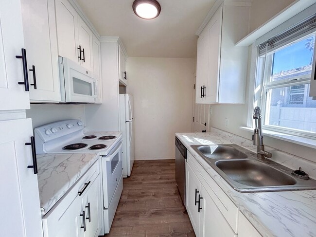 Photo - 408 S The Strand