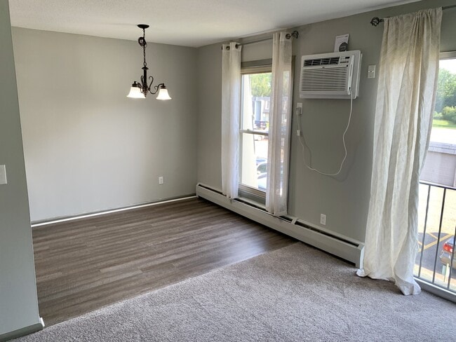 Photo - 810 9th Ave S