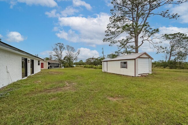 Photo - Charming Palm Bay Retreat - Perfect for Relaxation and Entertainment!
