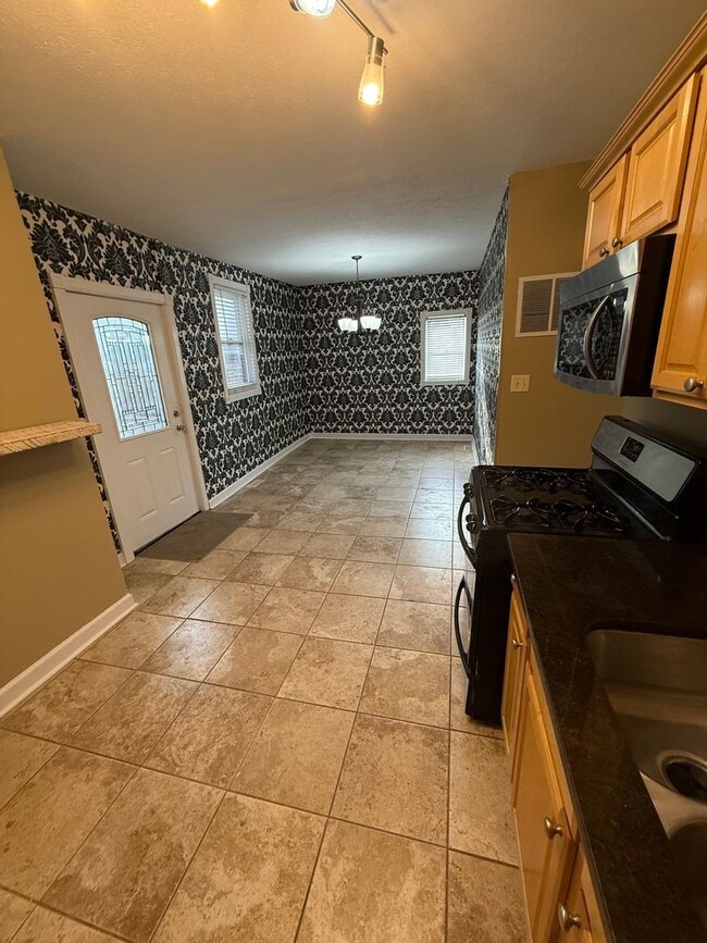 Photo - 711 W Maxwell St Unit 711 W Maxwell  1