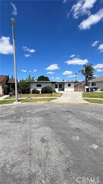 Photo - 10503 Newville Ave