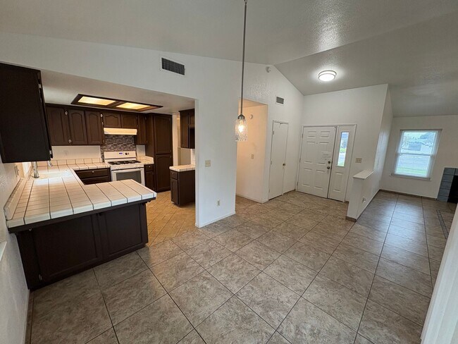 Photo - Charming home with Pool in Tulare Rent Ready!