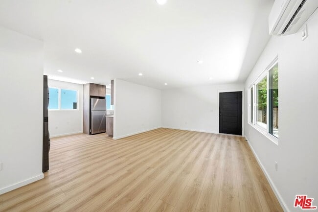 Photo - 333 6th Ave