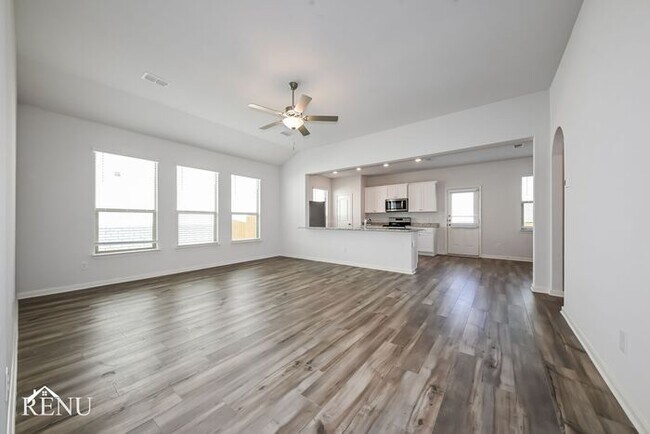 2041 Hialeah Dr