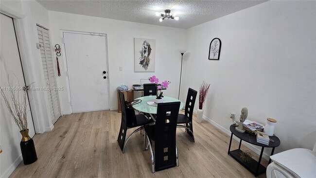 Photo - 9400 W Flagler St Unidad 308
