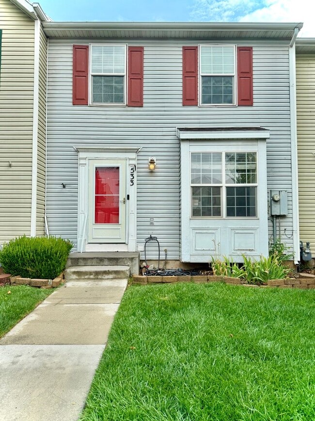4 Bedroom Clearfield Town Home Available i... - 4 Bedroom Clearfield Town Home Available i...