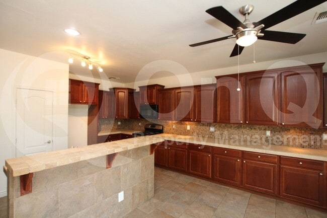 Building Photo - 14214 W Gelding Dr Rental