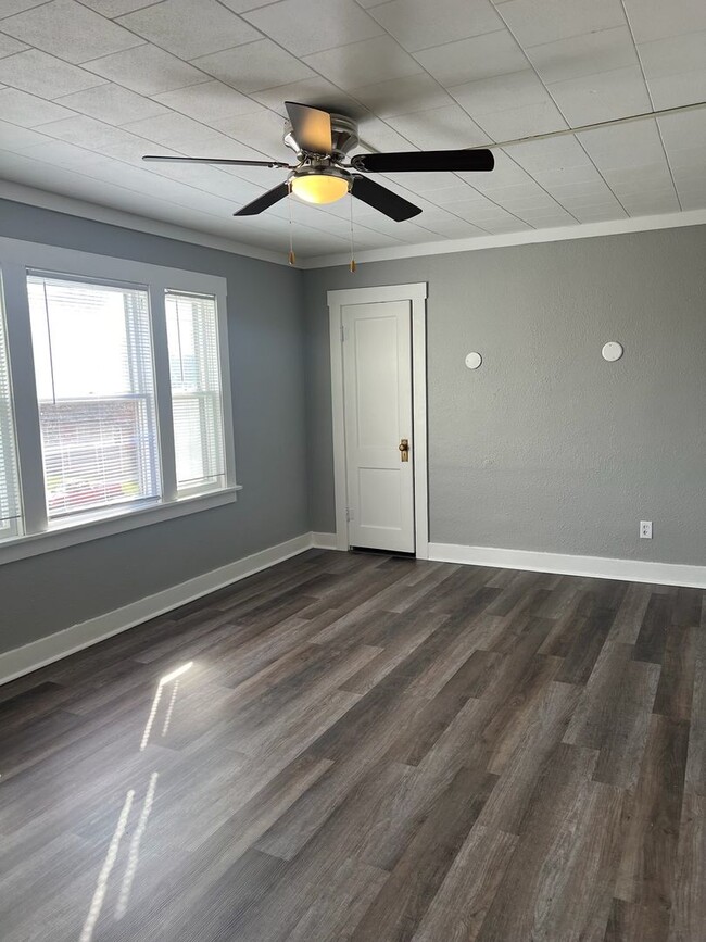 Building Photo - Downtown Salina Rental