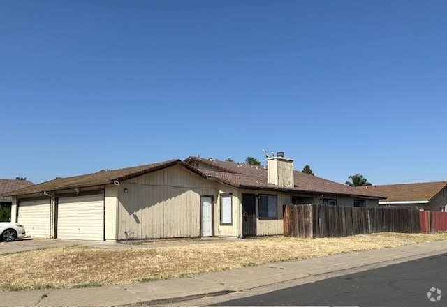 Building Photo - North Stockton 3 Bedroom 2 Bath Duplex Rental