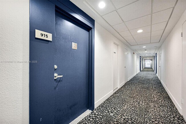 Photo - 1000 West Ave Unit 915