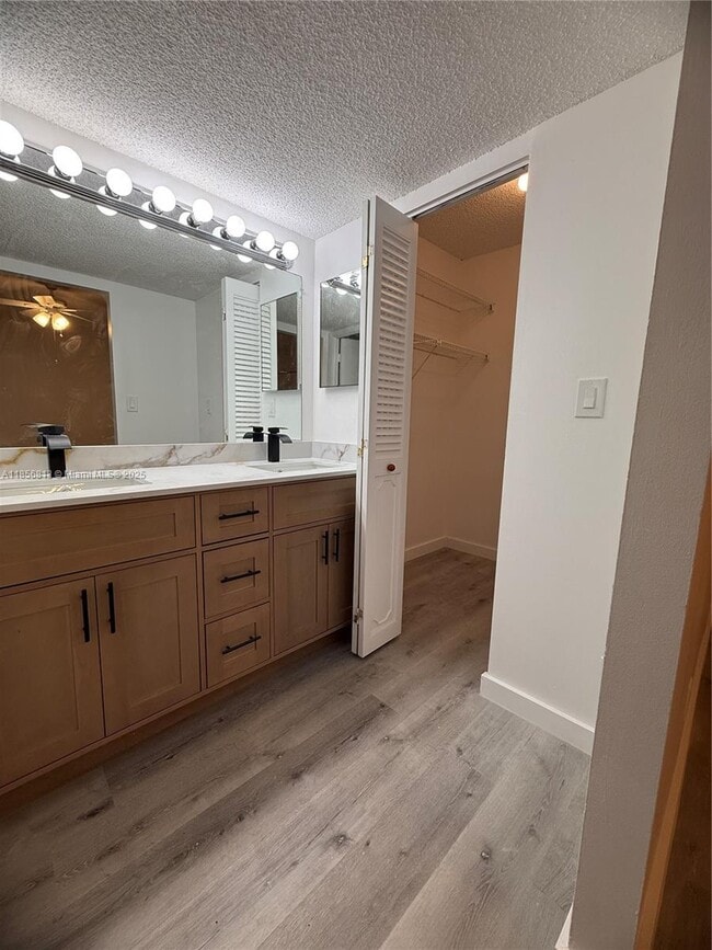 Photo - 20441 NE 30th Ave Unidad 1129