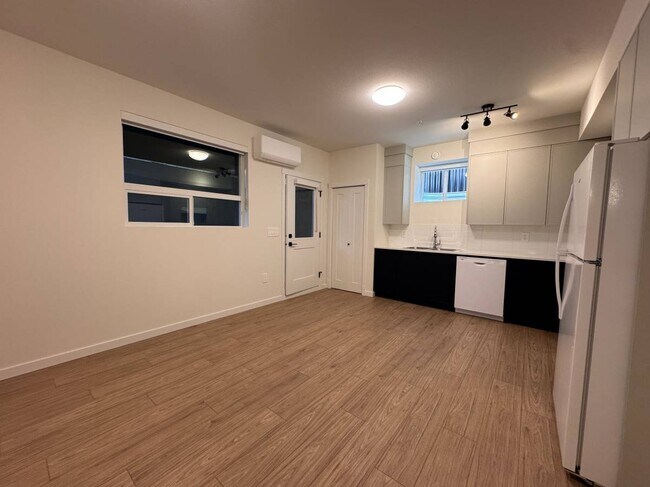 Photo - 11052 Lockwood St