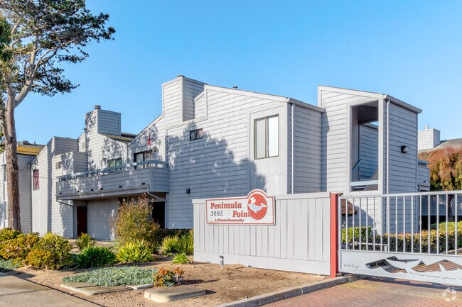 Building - Peninsula Point Apartments