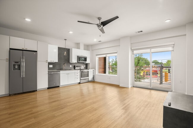 Building Photo - 4361 S Congress Ave Unit 204