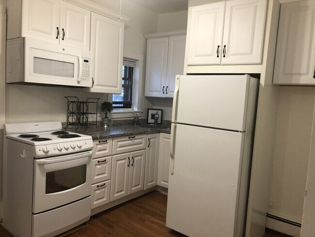 Photo - 176 W Sixth St Unit 2