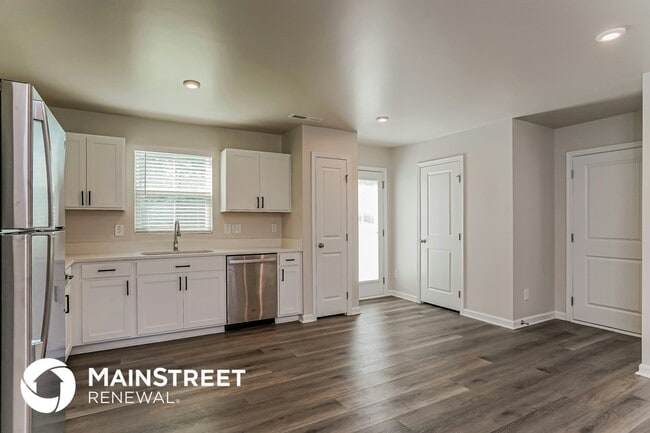 Photo - 390 Hunting Wood Dr