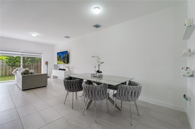 Photo - 413 NW 12th Pl