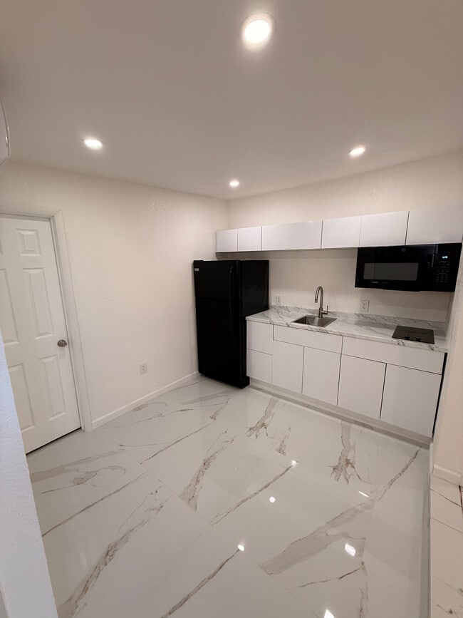 Photo - 10424 SW 7th St