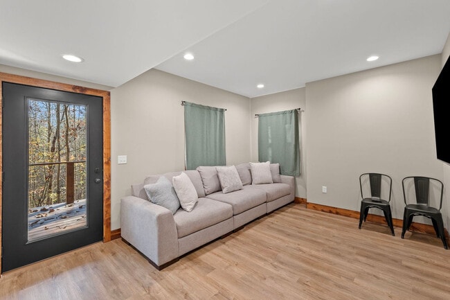 Building Photo - 346 Fincastle Rd Unit ID1247146P Rental