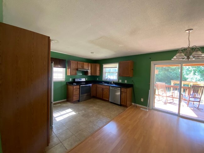 121 W Chestnut Ave