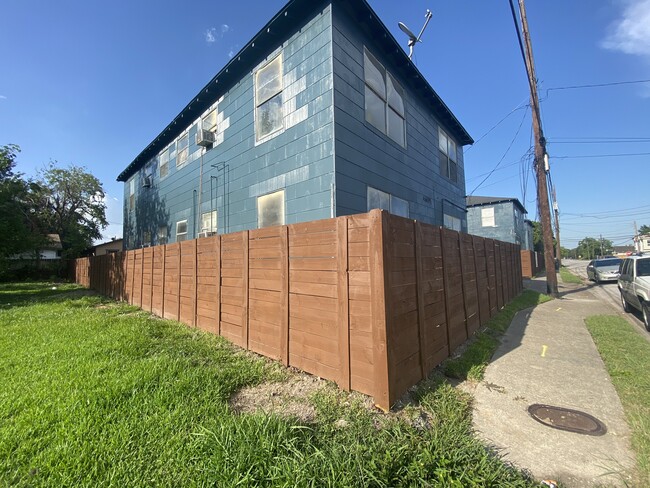 Photo - 4615 Market St Unit 2