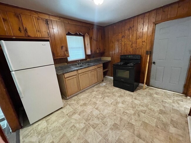 Photo - 3 bedroom 1 bathroom house available