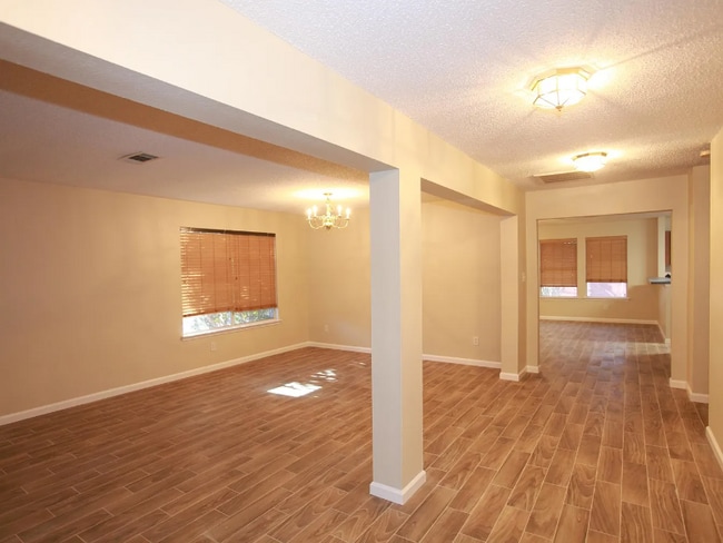 Photo - 955 Wisperwood Dr