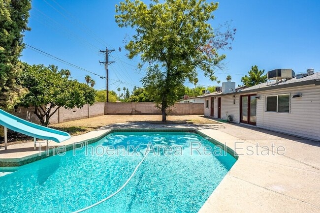 Photo - 522 E Balboa Dr House