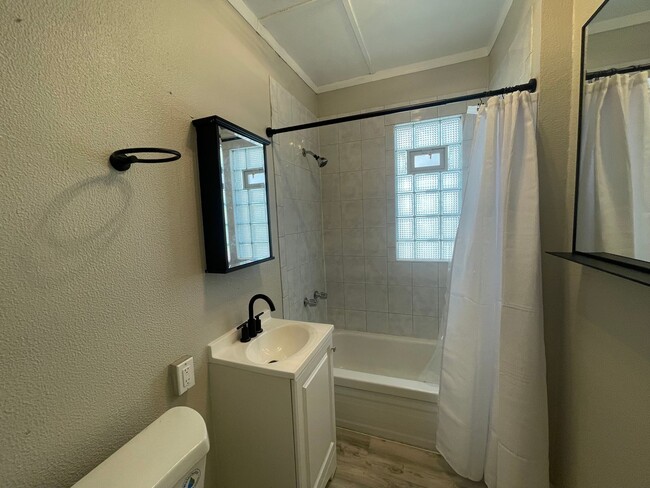 Photo - 2524 N Weil St Unit 2524 N Weil St Lower